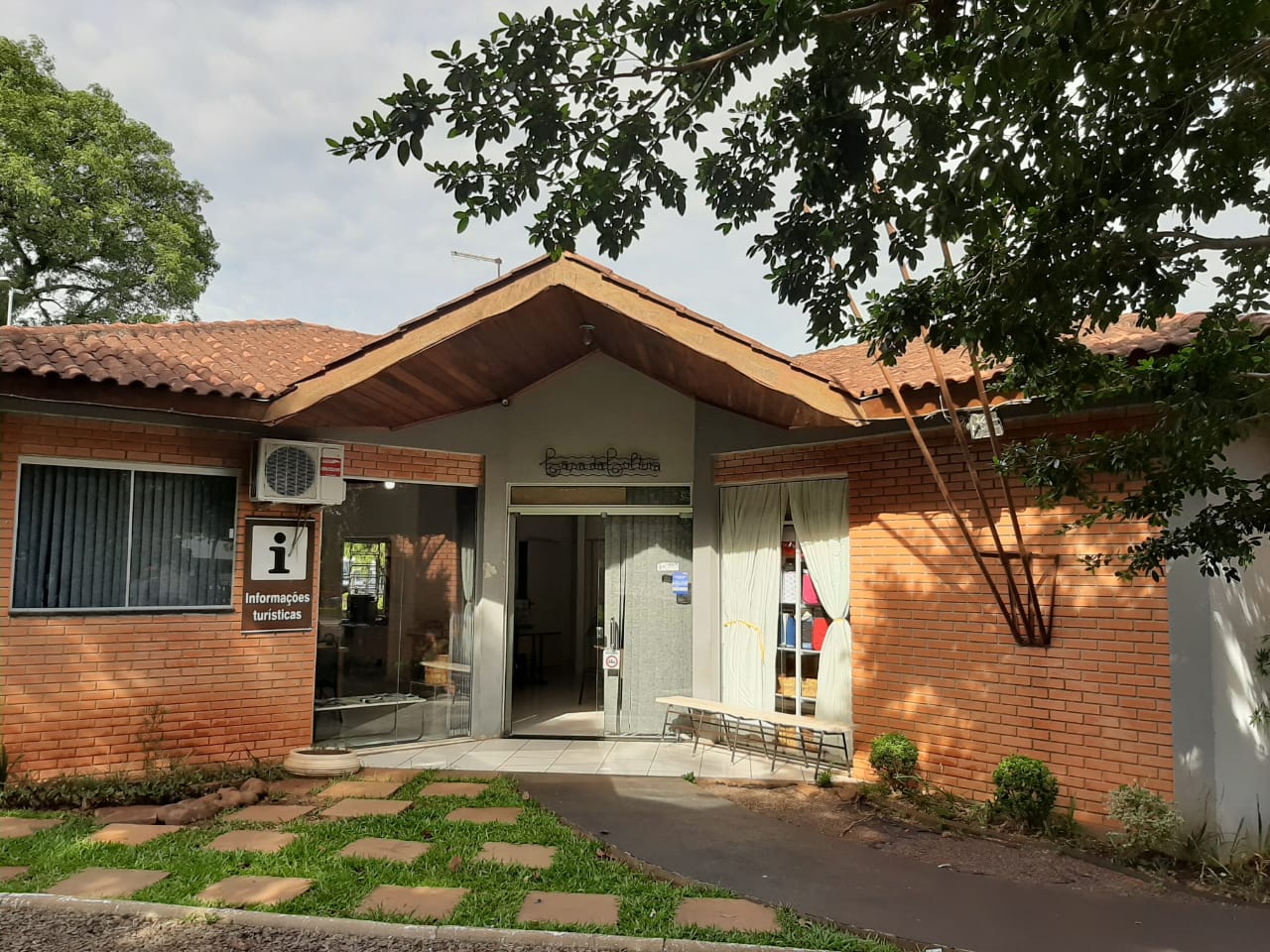 PROJETO DE LEI QUE DENOMINA A CASA DE CULTURA DE "CASA DE CULTURA PROFESSOR ORESTES LUIZ COLOMBO ESTÁ TRAMITANDO NA CÂMARA