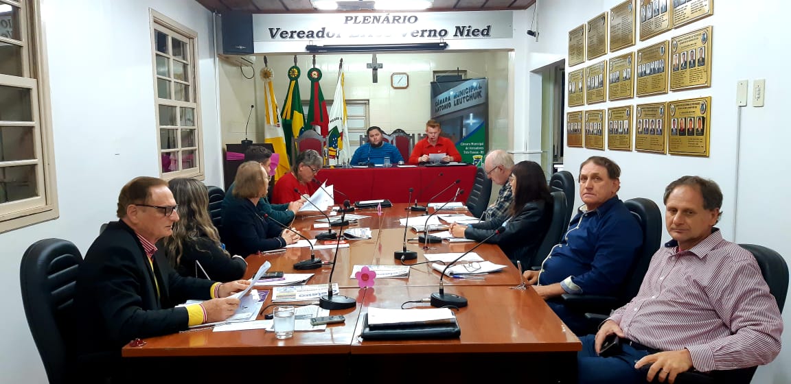 DOIS PROJETOS DE LEI FORAM APROVADOS NA SESSÃO ORDINÁRIA REALIZADA ONTEM, 21 DE OUTUBRO