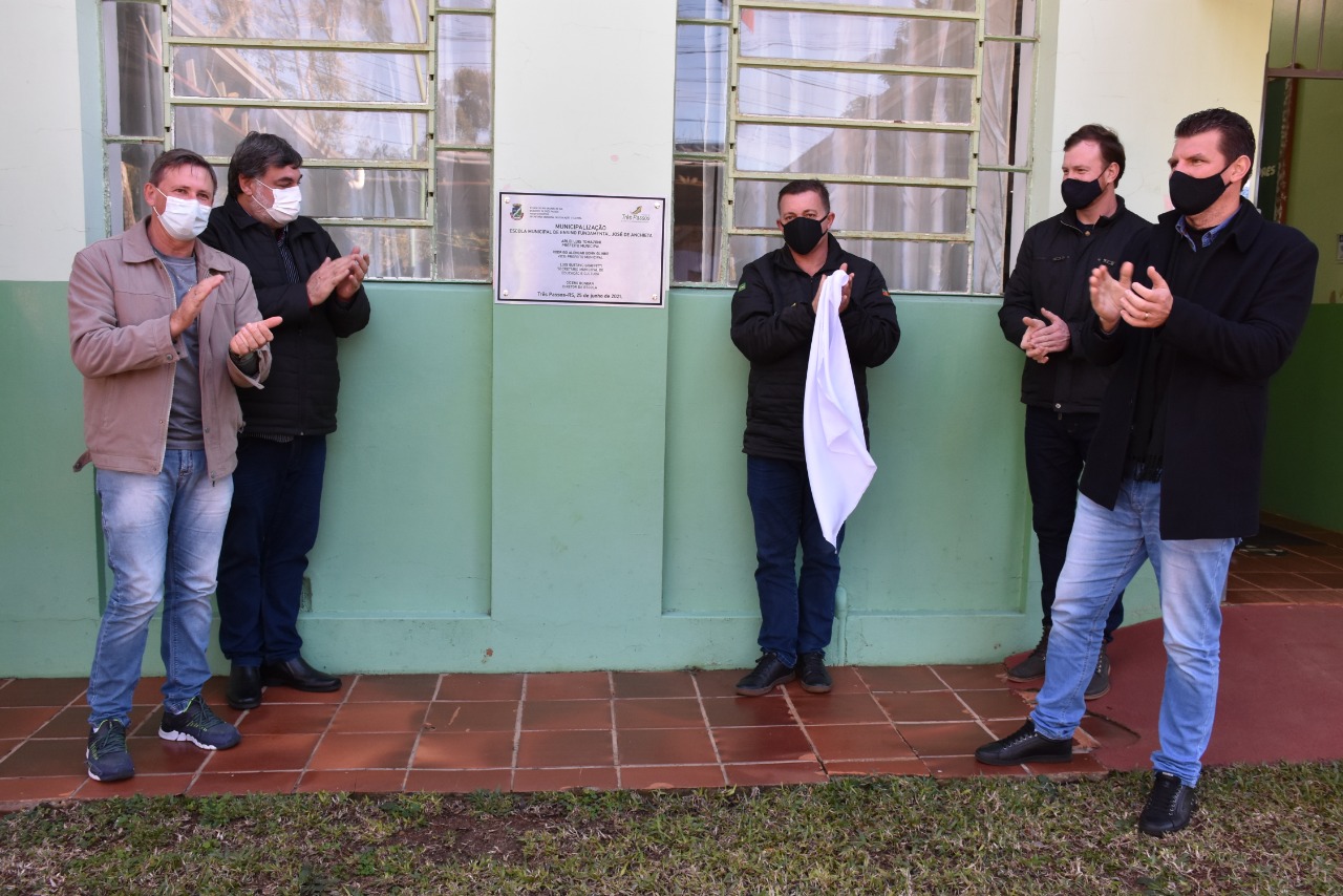 LEGISLATIVO MUNICIPAL ESTEVE PRESENTE NO ATO DE MUNICIPALIZAÇÃO DA ESCOLA JOSÉ DE ANCHIETA EM BELA VISTA